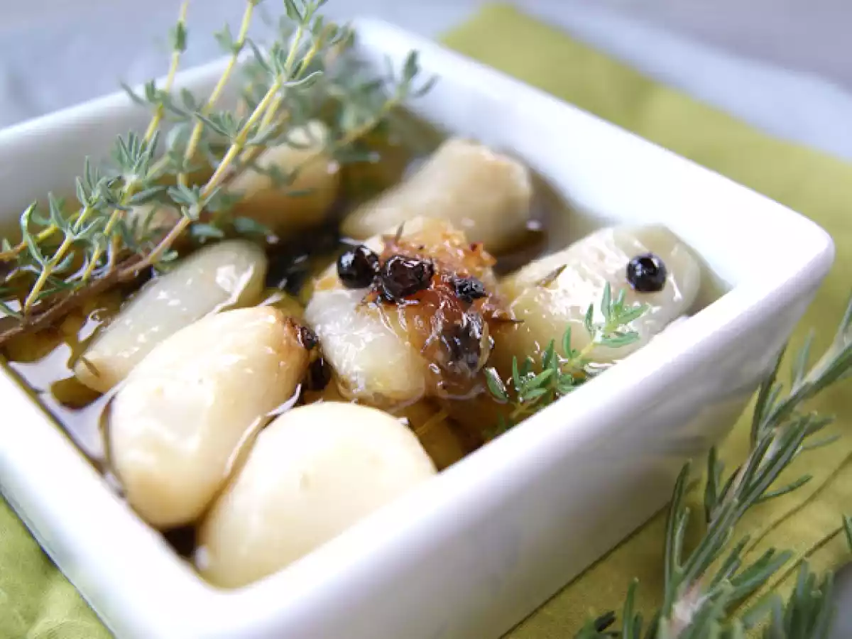 Ail confit aux herbes