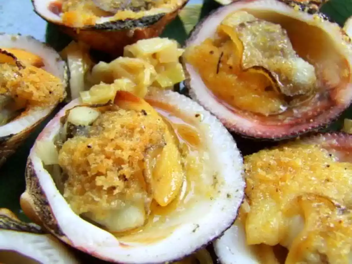 Amandes de mer gratinées à l'orange et au fenouil, émincée de poireau - photo 2