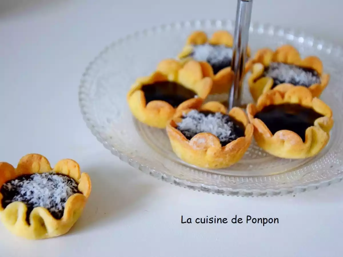 Amuse bouche à l'ortie et à la poudre de haricot noir
