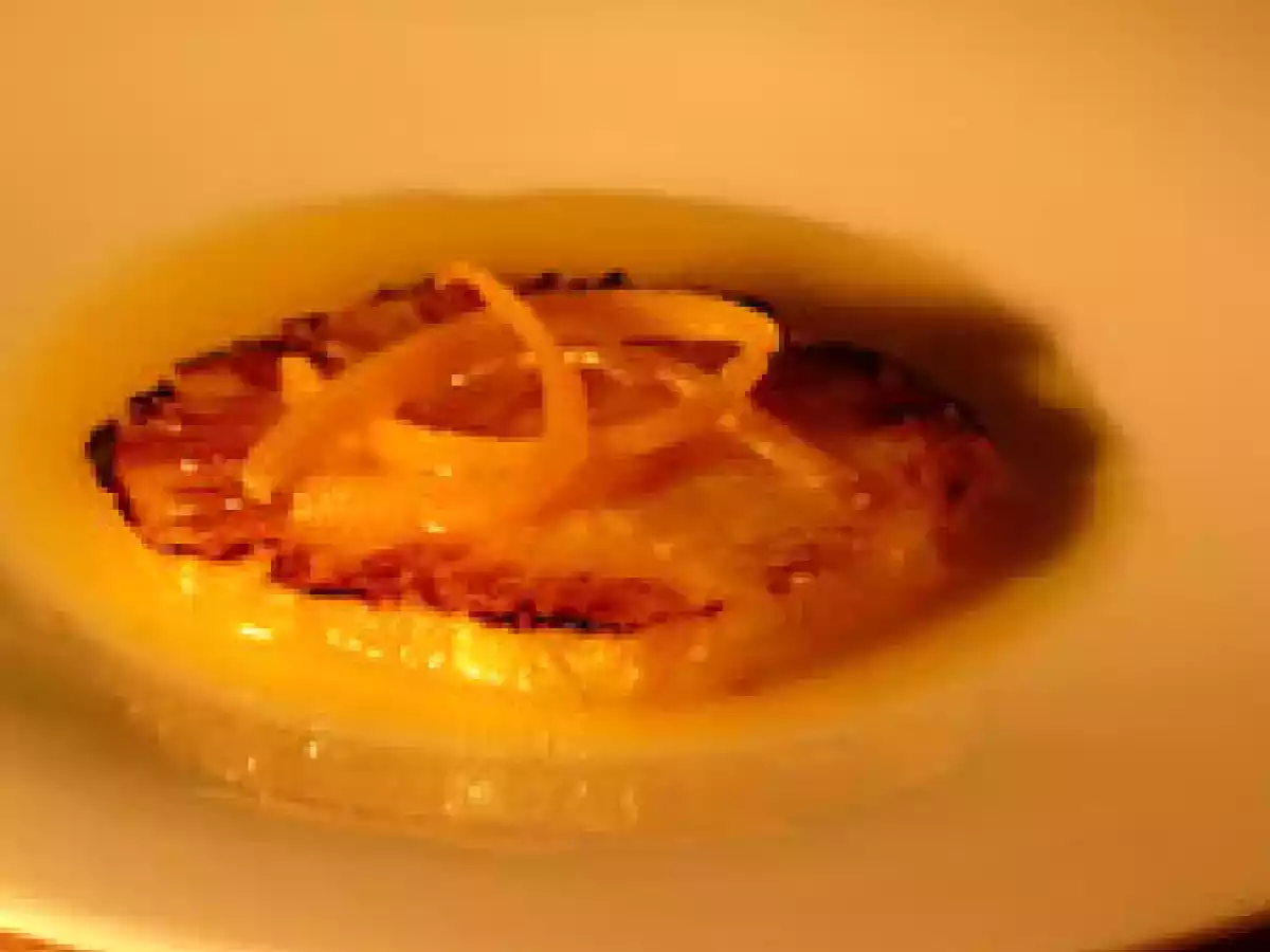 Ananas caramélisé sur sirop de miel et orange, sorbet à la noix de coco