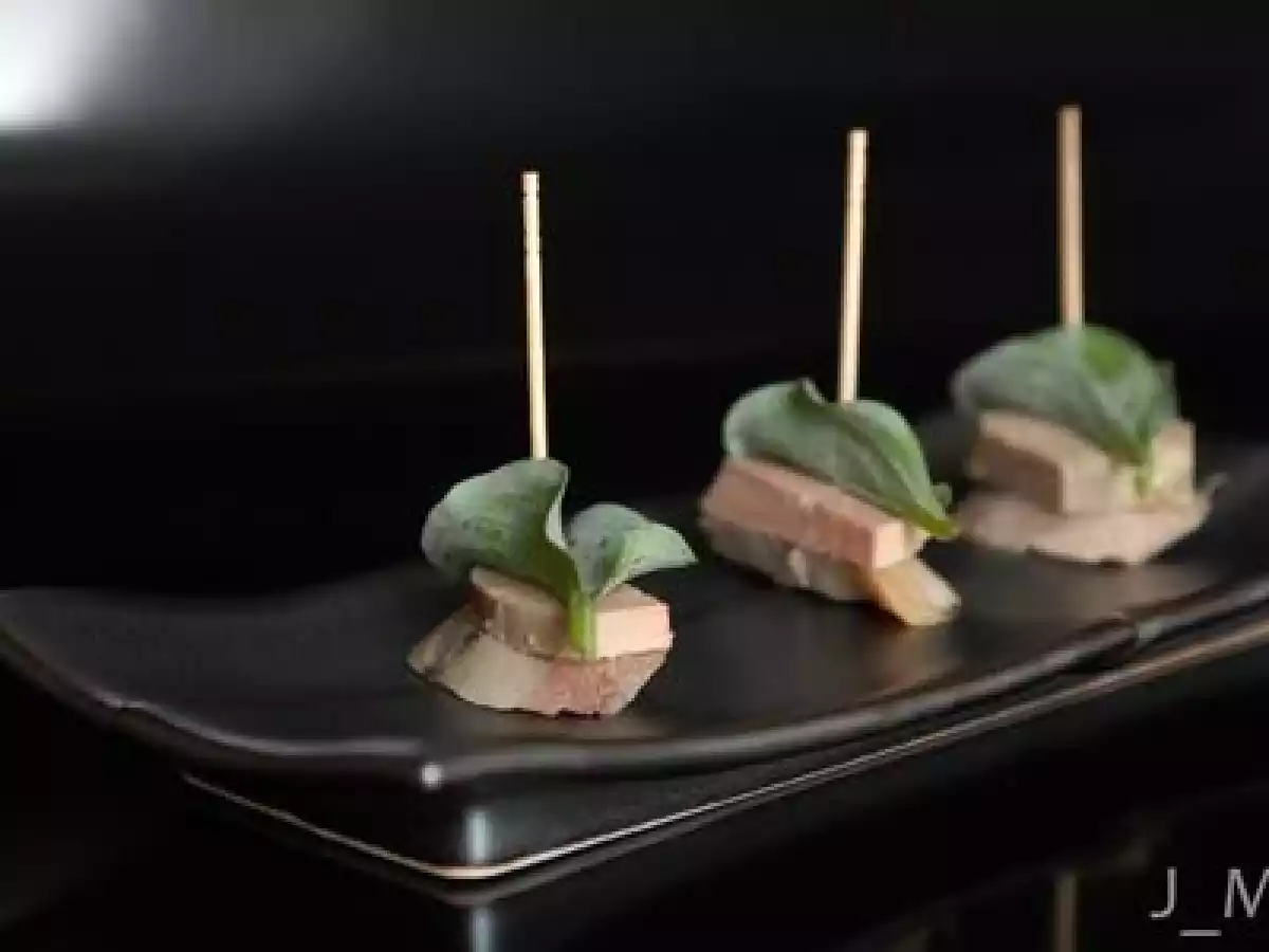 Anguille fumée, foie gras et huître végétale