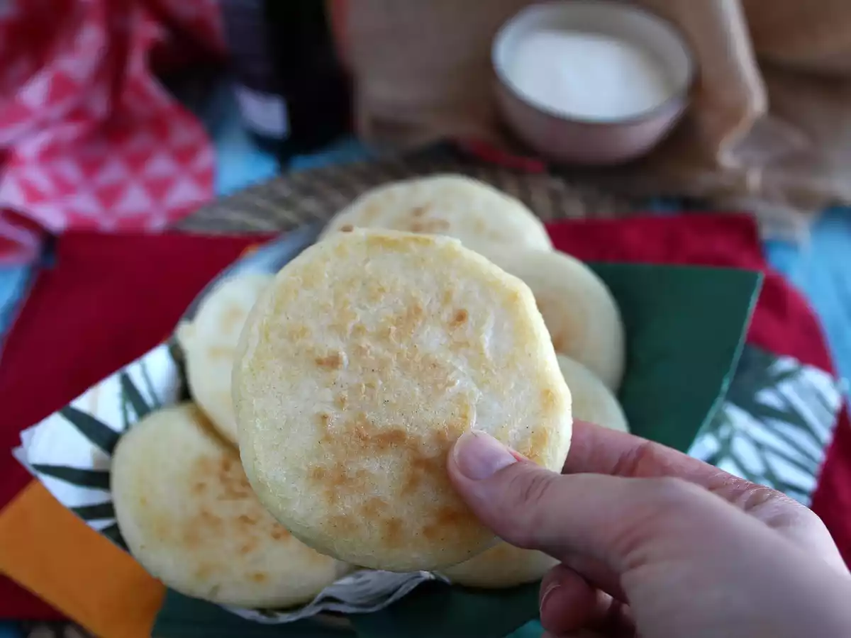 Arepas vénézueliens, petits pains sans gluten avec seulement 3 ingrédients - photo 2