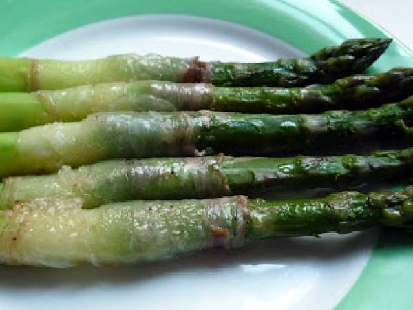 Asparagi con lardi di Colonnata