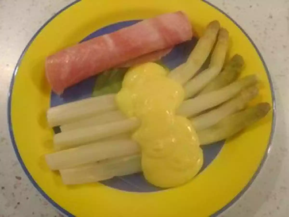 Asperges blanche sauce Hollandaise