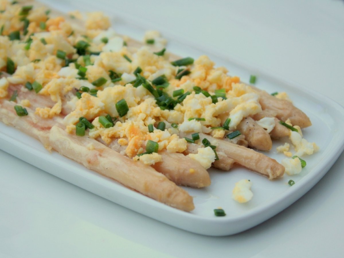 Recette d'asperges blanches à la crème et œuf dur