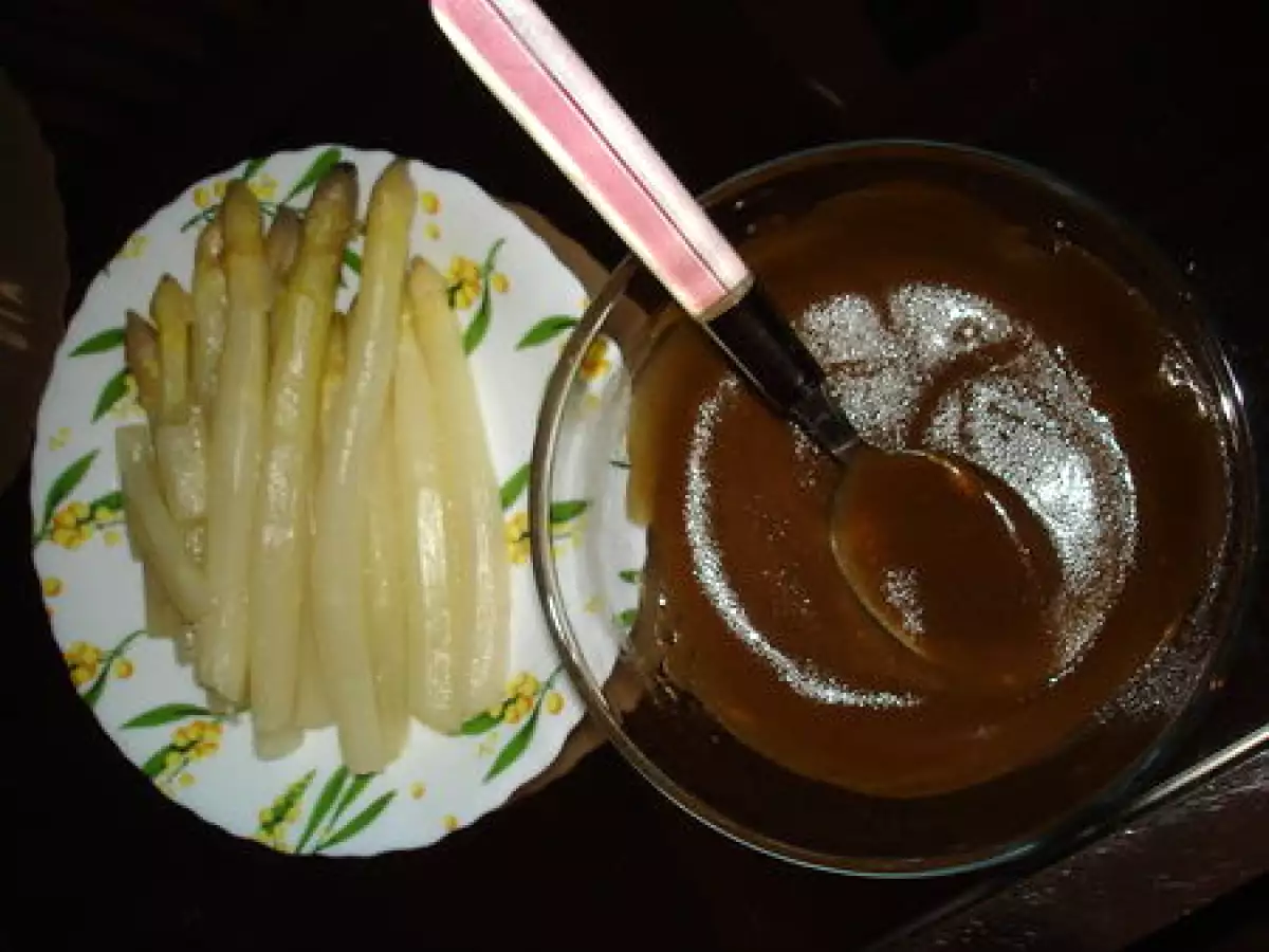 Asperges croustillantes, sauce à la fraise