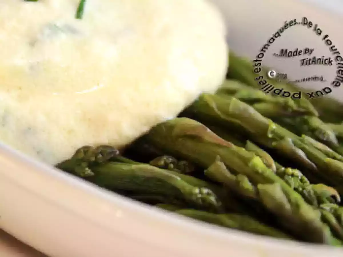 Asperges, sauce à base de fromage blanc, oeufs, moutarde et ciboulette
