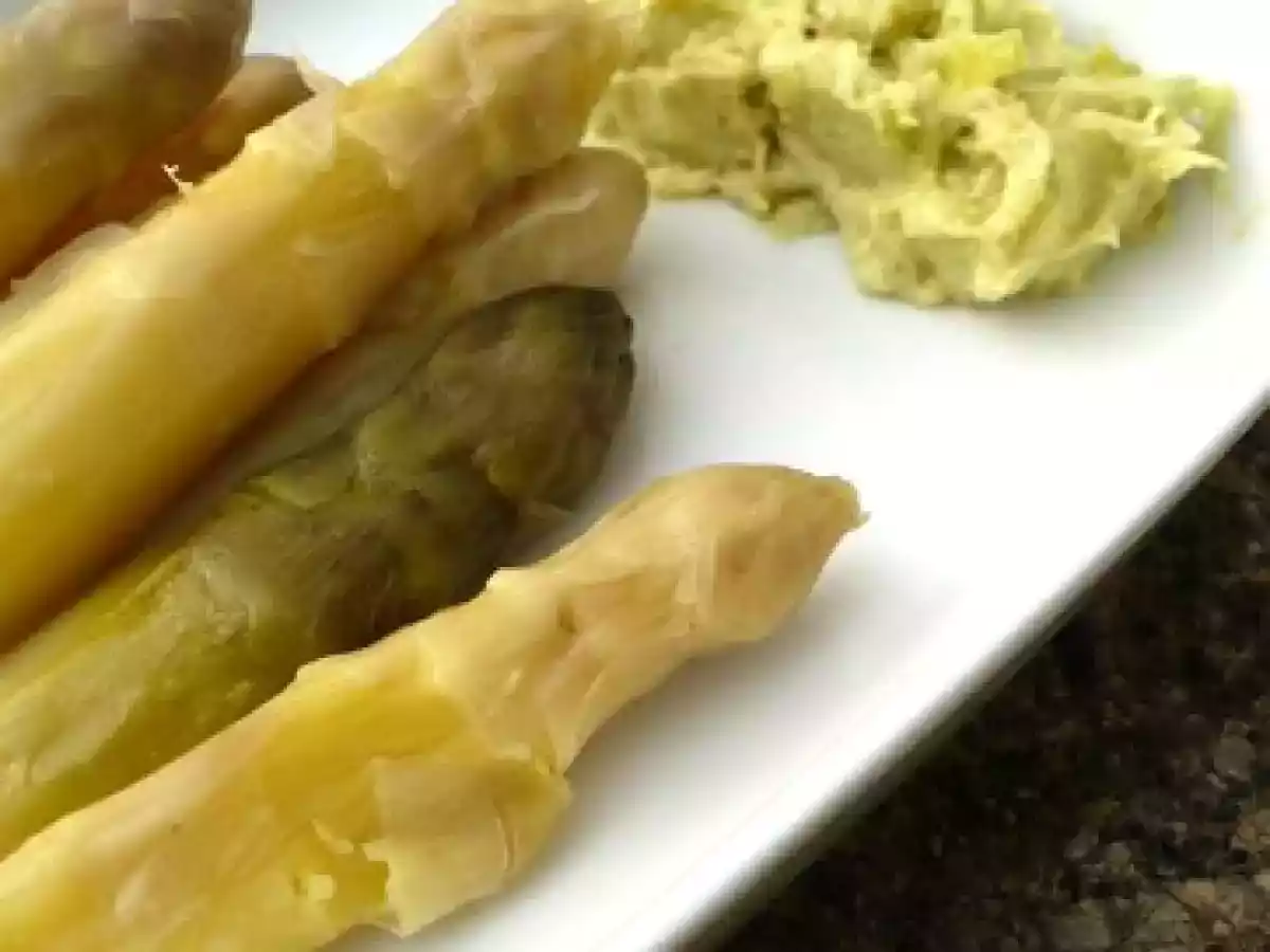 Asperges sauce poireaux-curry