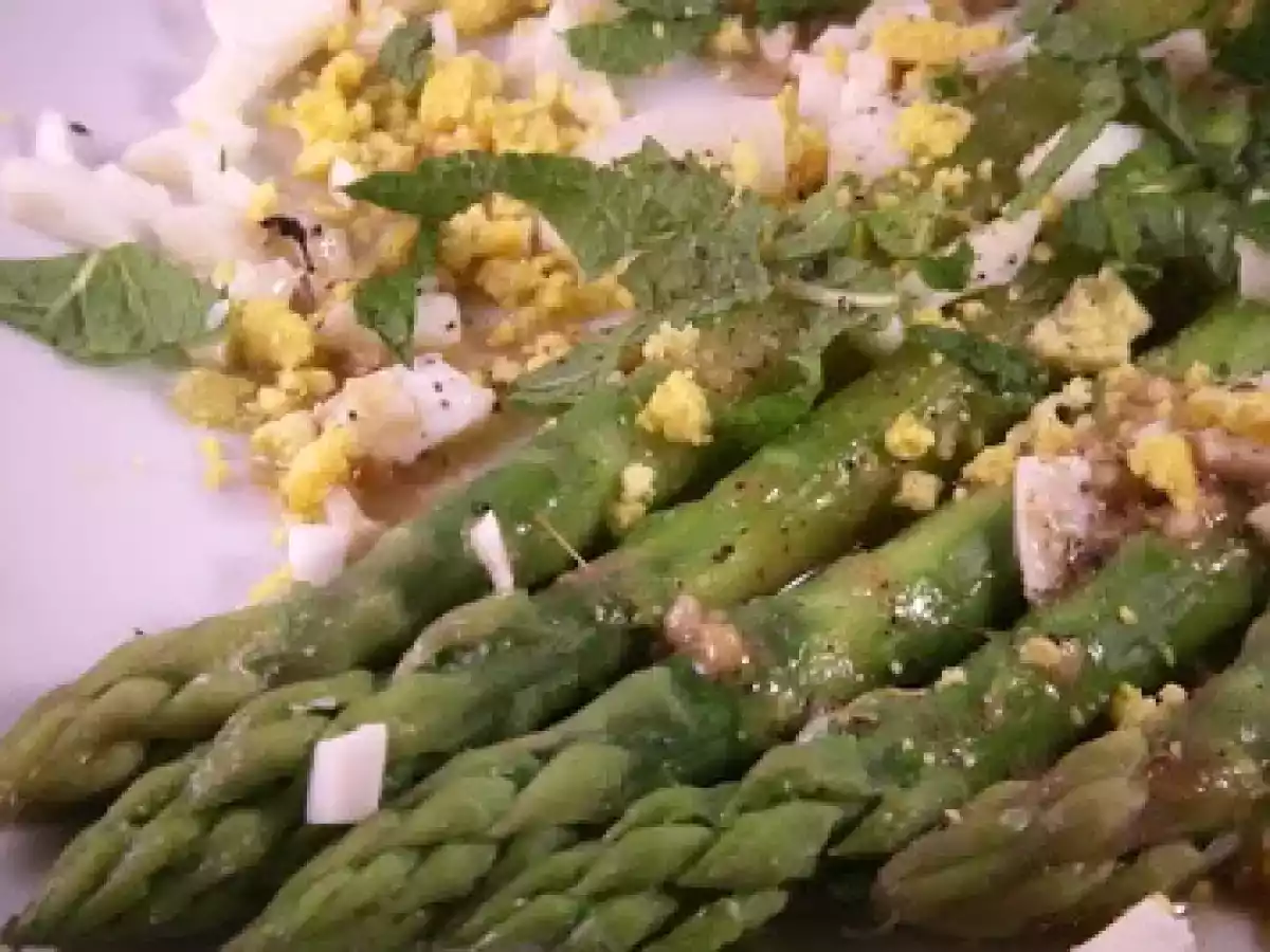 Asperges vertes aux oeufs mimosa