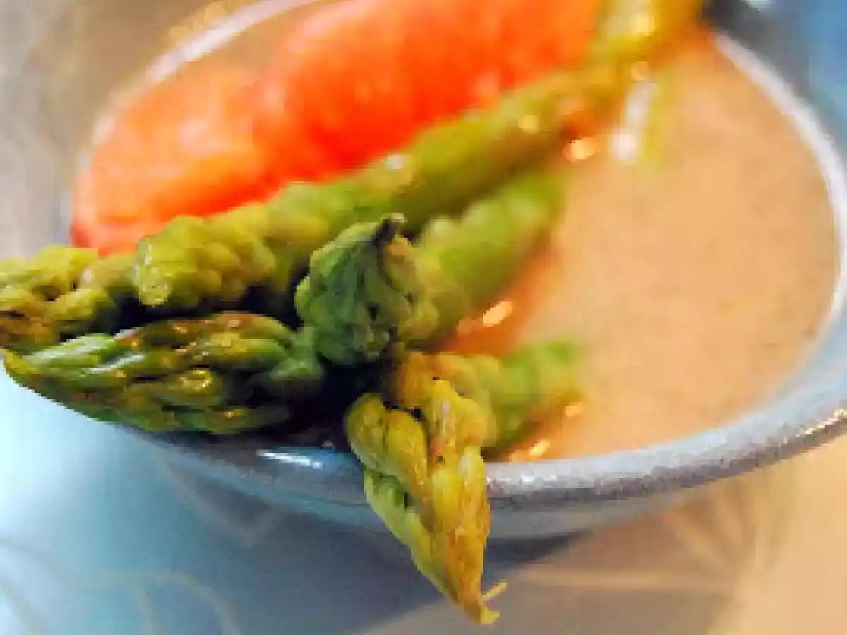 Asperges vertes, pamplemousse grillé et sauce à la tapenade - photo 2