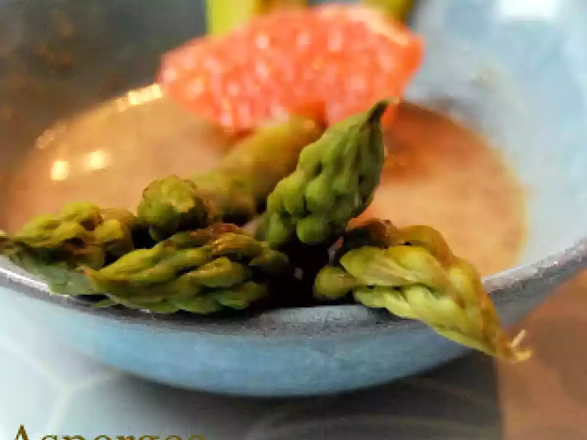 Asperges vertes, pamplemousse grillé et sauce à la tapenade - photo 3