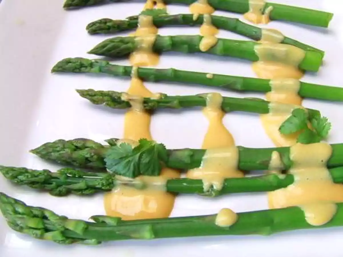 Asperges vertes, son sabayon à l'orange & parmesan