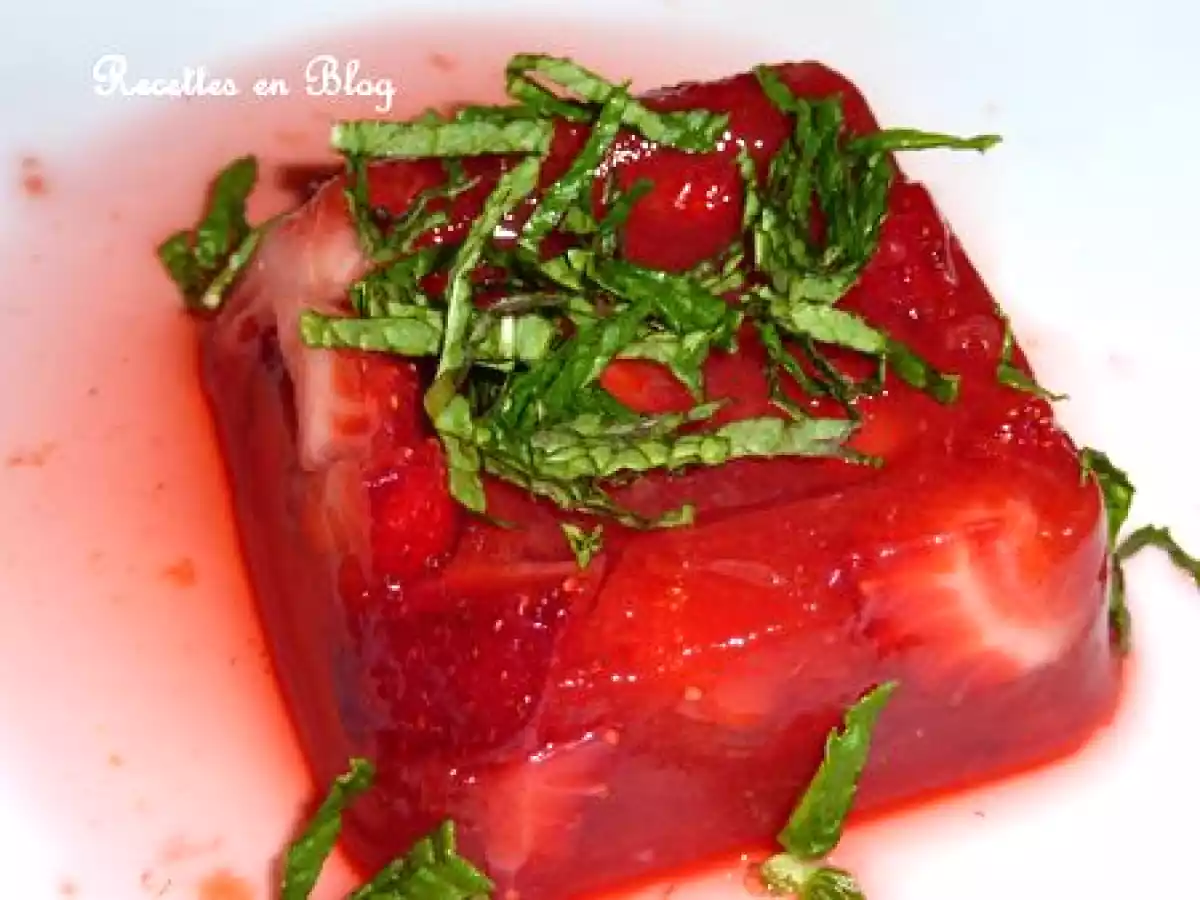 ASPIC DE FRAISES A L'ORANGE SANGUINE