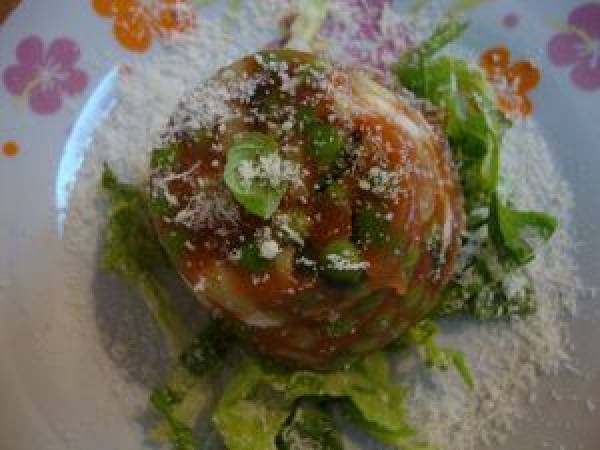 Aspic tomaté au poulet fumé et légumes de printemps