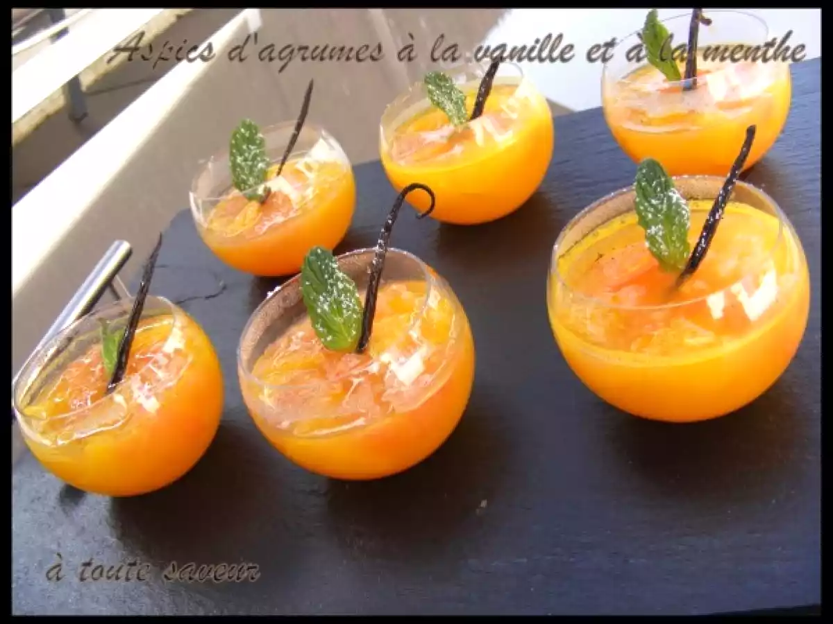 Aspics d'agrumes à la vanille et à la menthe.