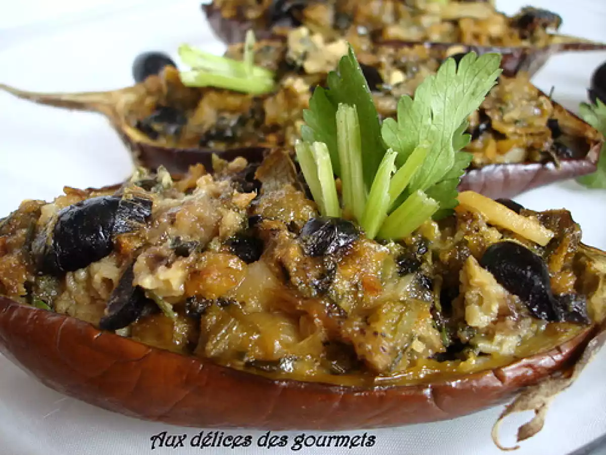 AUBERGINES FARCIES AU POIVRON ET AUX OLIVES