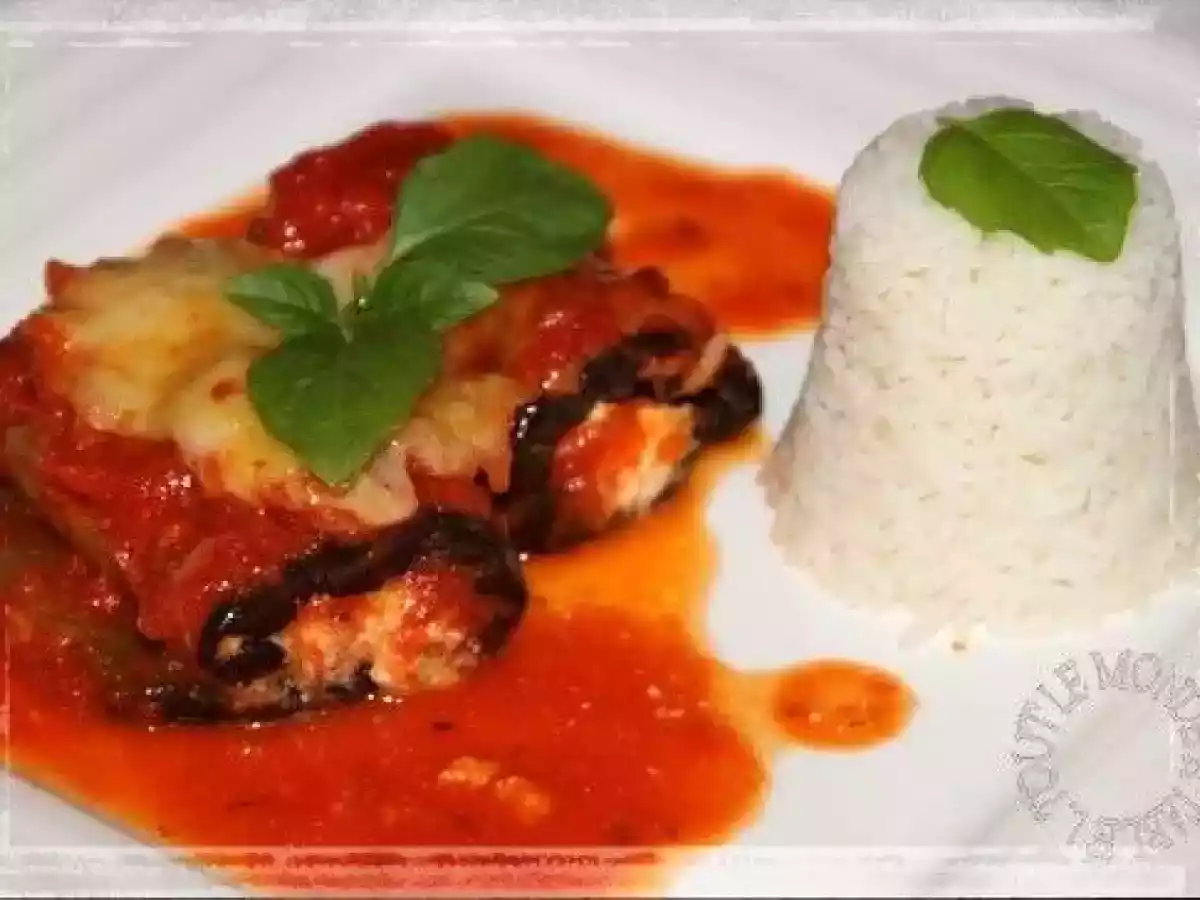 Aubergines gratinées, farcies à la ricotta et au bacon, coulis de tomates