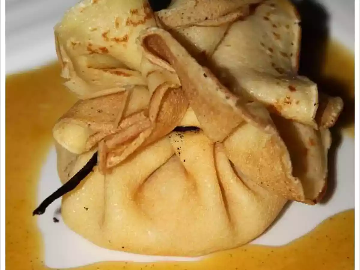 Aumônière aux pommes caramélisées, sauce caramel à l'orange et Grand Marnier