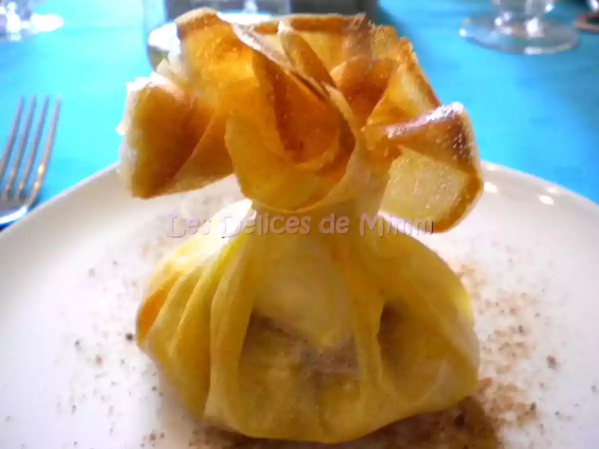 Aumônière de chèvre, pommes caramélisées, miel et pain dépices