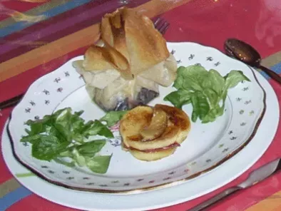 Aumonière foie gras confit d'oignons et sa timbale pommes / magrets