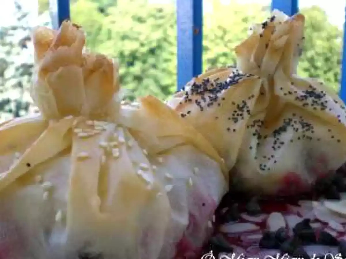 AUMONIERE FRUITS ROUGES & AMANDE CHOCOLAT