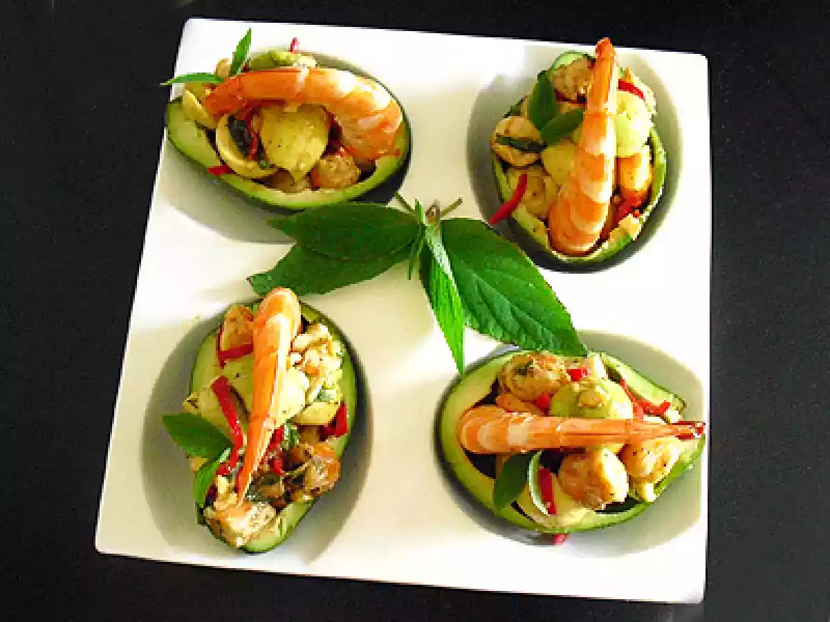 Avocats aux crevettes et sauge ananas