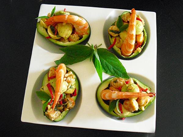 Avocats aux crevettes et sauge ananas