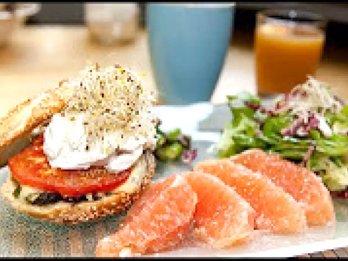 Bagel aux asperges et champignons, gratiné au cheddar fort et oeuf poché - photo 3