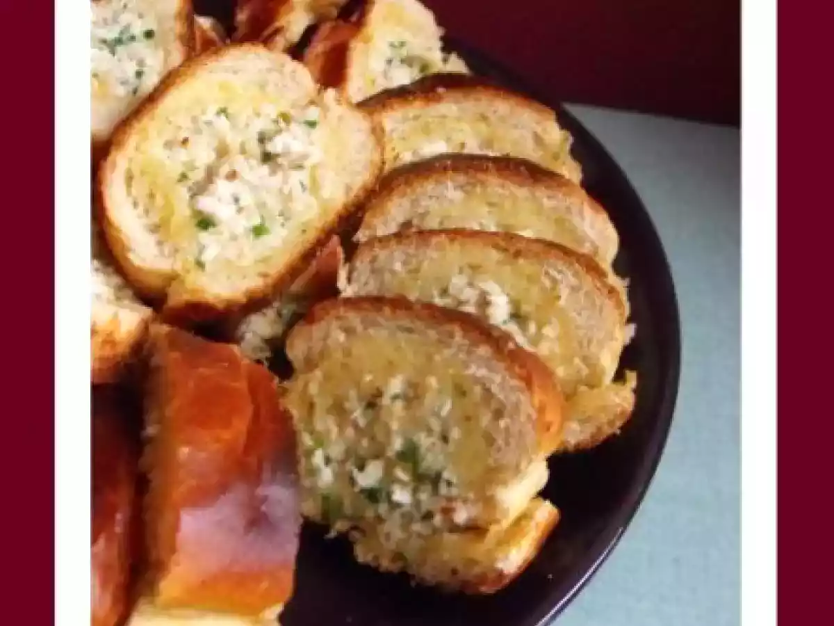 Baguette farcie au poulet et aux herbes