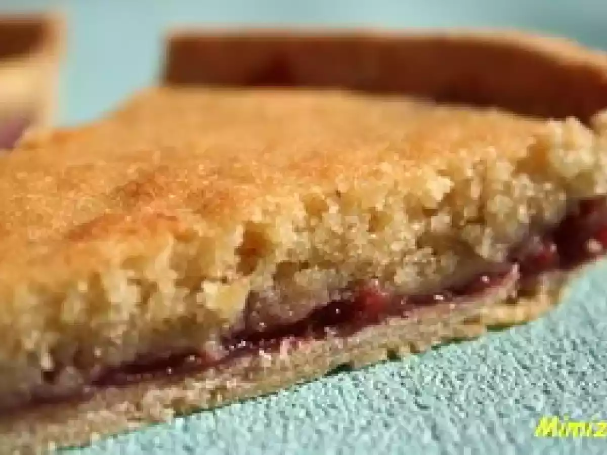 Bakewell tart ou tarte à la crème d'amandes et confiture de framboises
