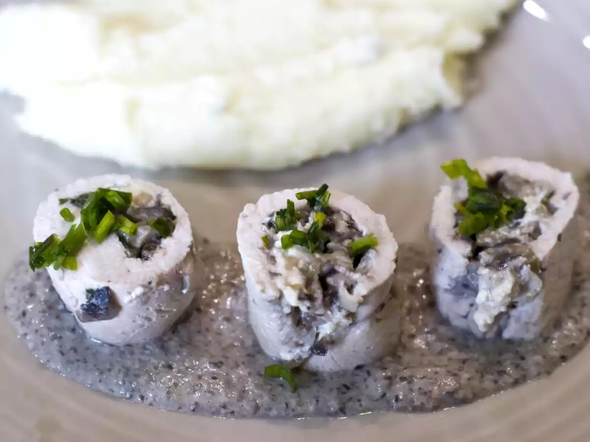 Ballotine de volaille, duxelles de champignons au sel de Truffe