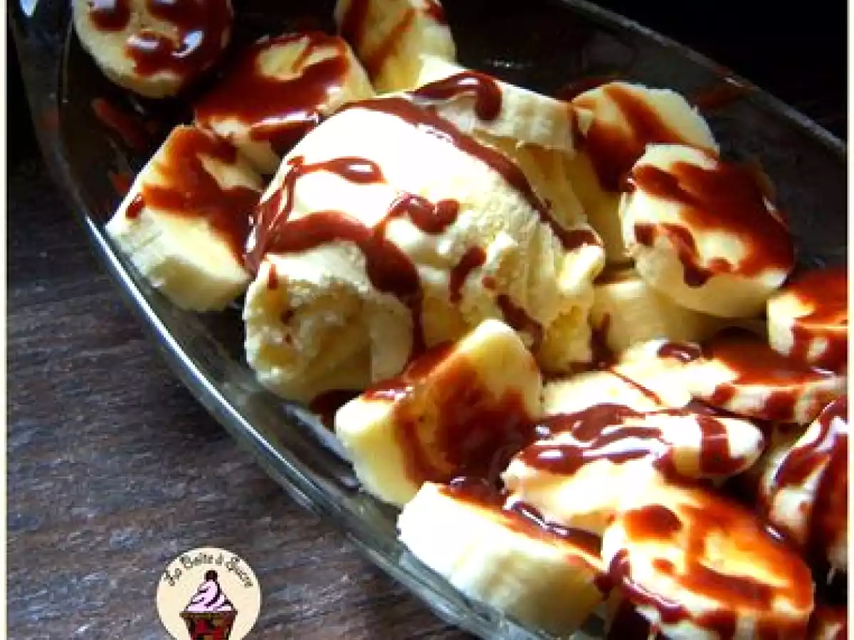 Bananes et glace vanille, sauce chocolat noisette
