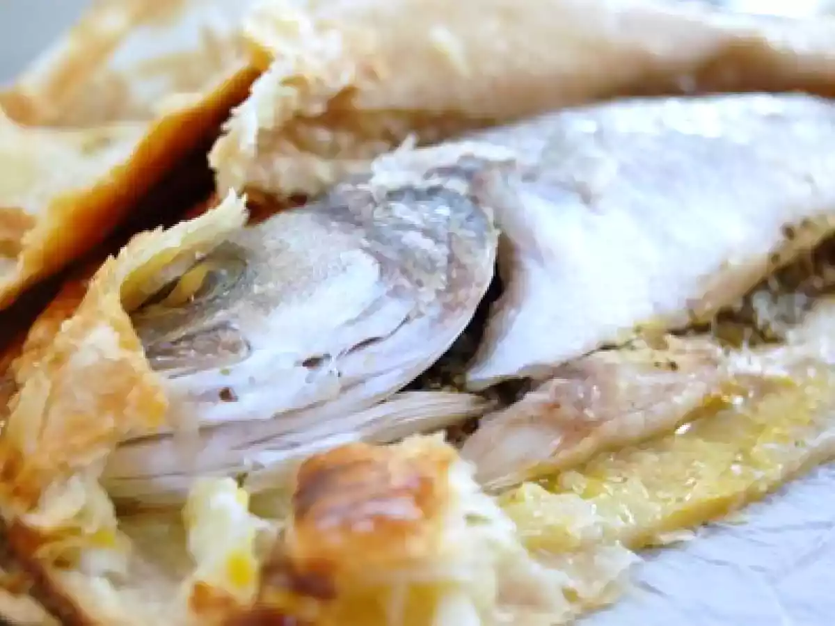 Bar farci à l'oseille cuit au four en croute de pâte feuilletée - photo 2