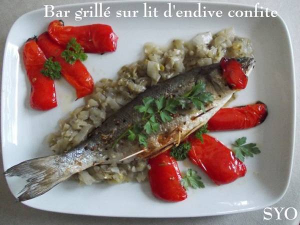 Bar Grillé aux endives confites à l' oignon de Roscoff et poivron grillé de Mamigoz