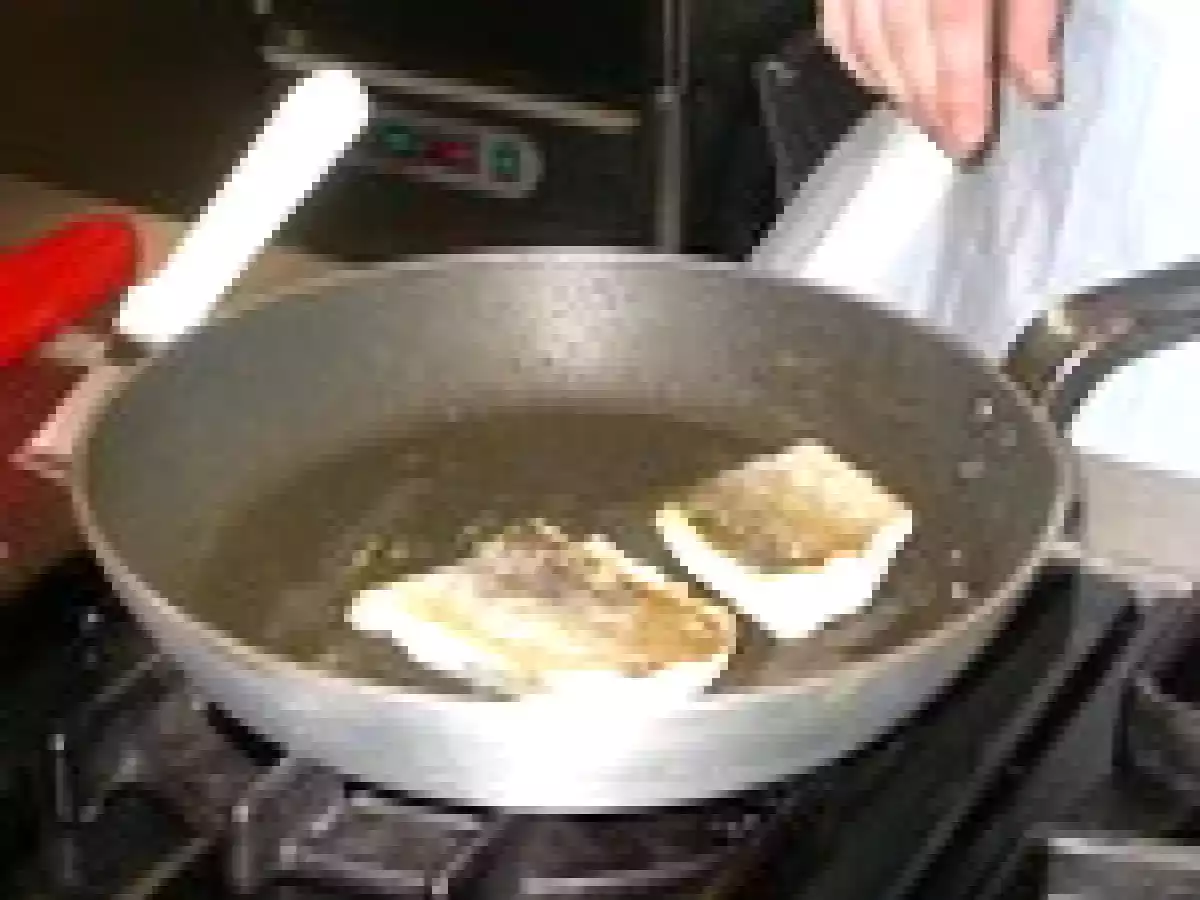 Bar Rôti au fenouil et oignons nouveaux de L'ATELIER DES CHEFS - photo 3