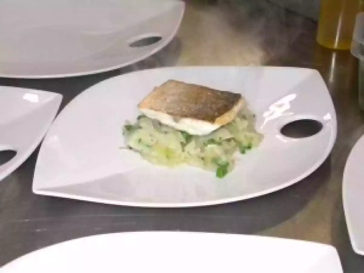 Bar Rôti au fenouil et oignons nouveaux de L'ATELIER DES CHEFS - photo 4