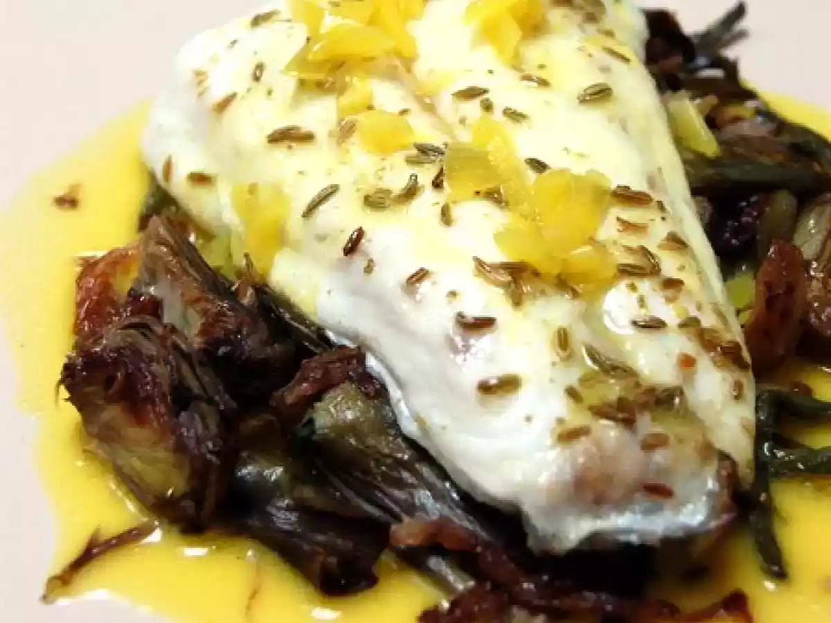 Bar sauce safran sur lit de légumes sautés