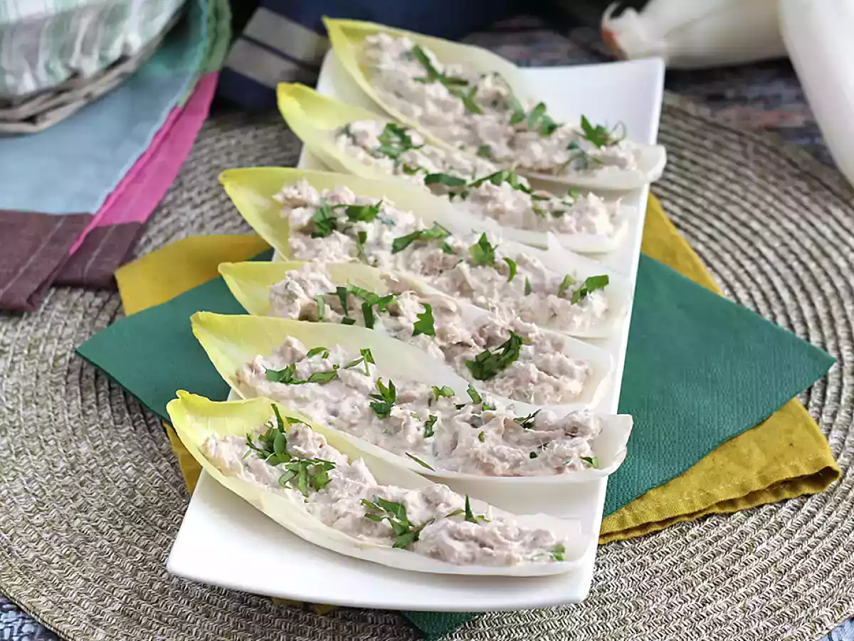 Barquettes d'endives garnies de thon