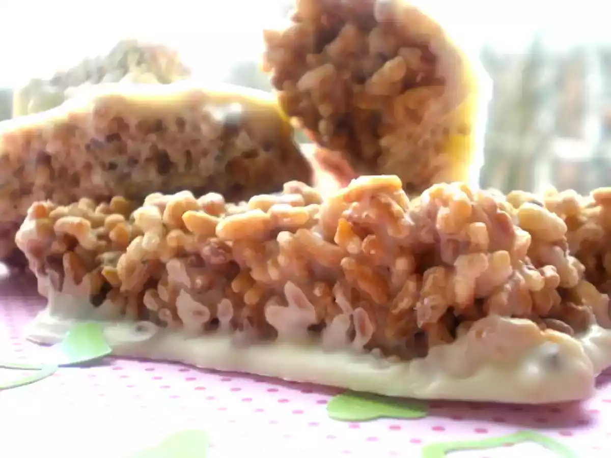 Barres de riz soufflé maison au chocolat blanc