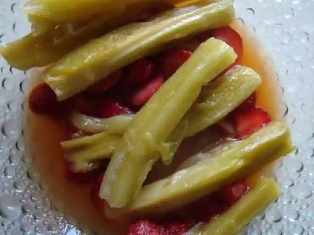 BATONS DE RHUBARBE CONFITE A LA FRAISE, JUS D'ORANGE - photo 3