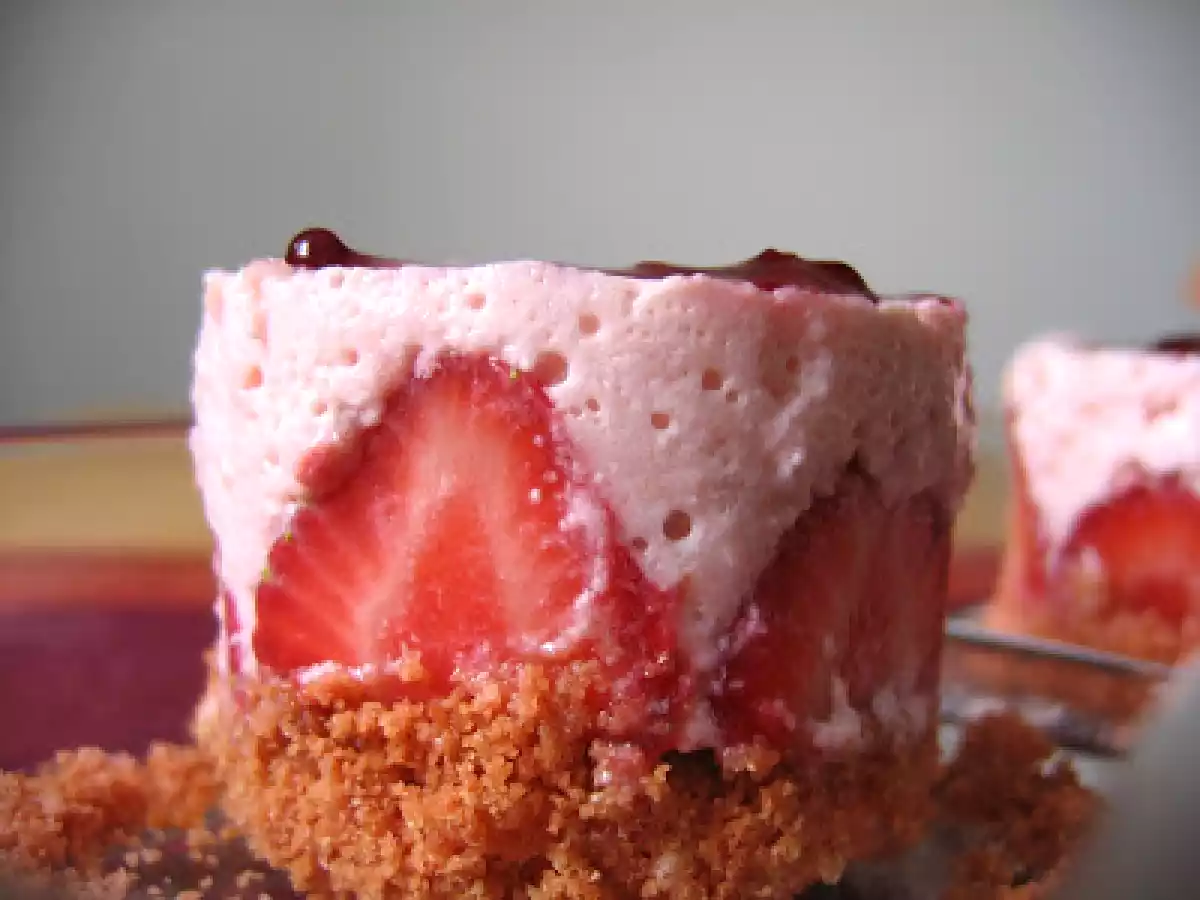 Bavarois aux fraises & confiture aux fruits rouges mentholée