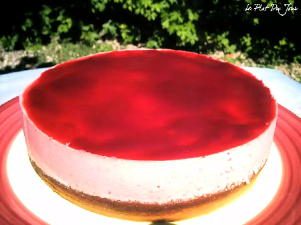 Bavarois aux fraises sur génoise