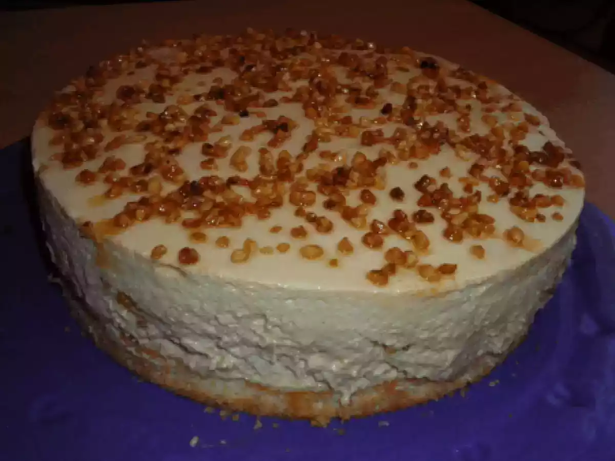 Bavarois caramel sur son lit de pommes et dacquoise aux amandes