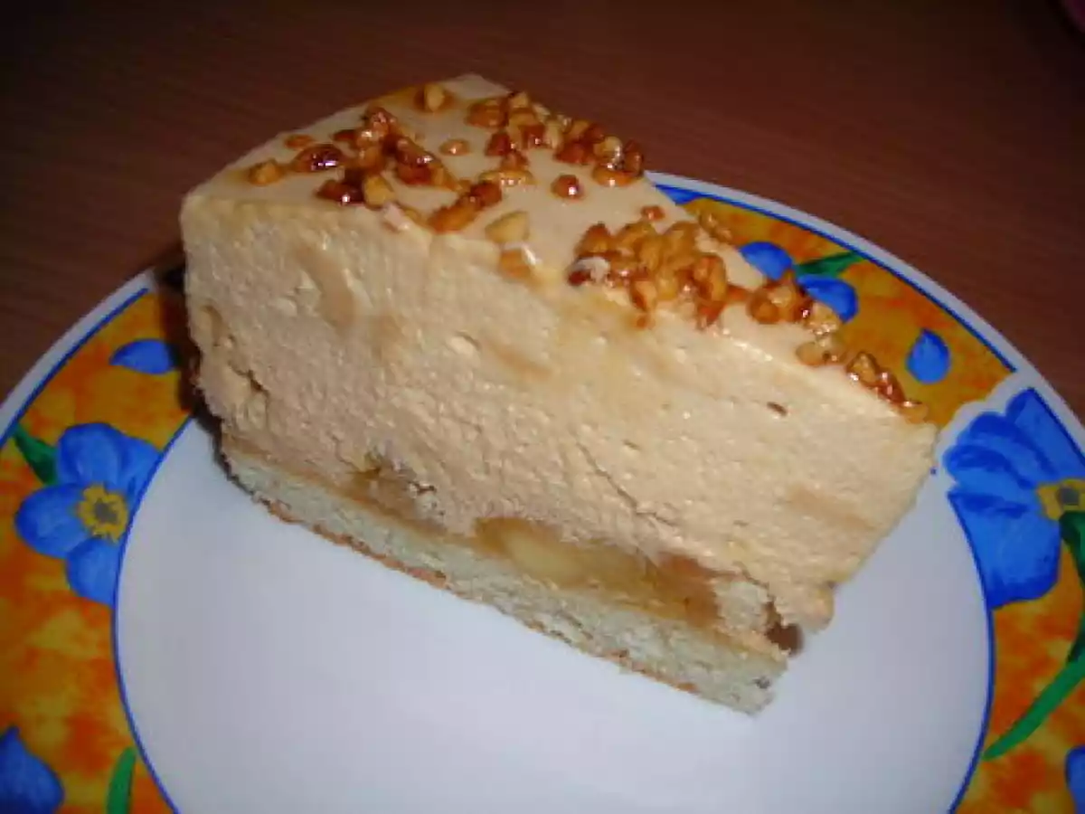 Bavarois caramel sur son lit de pommes et dacquoise aux amandes - photo 2