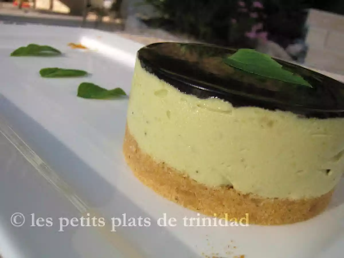 Bavarois d'avocat sur croustillant de tuc et miroir balsamique