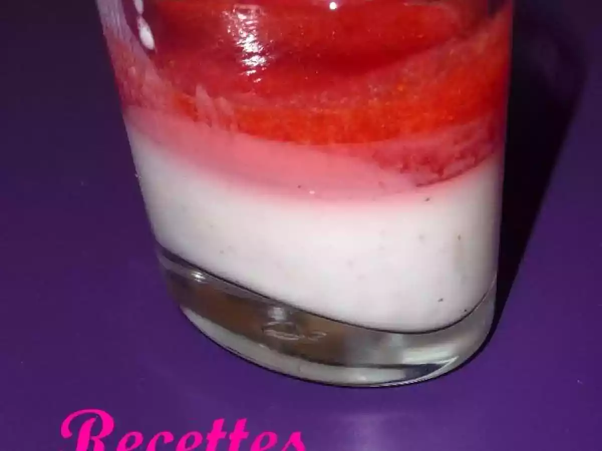 BAVAROIS EN VERRINE AU COULIS DE FRAISES