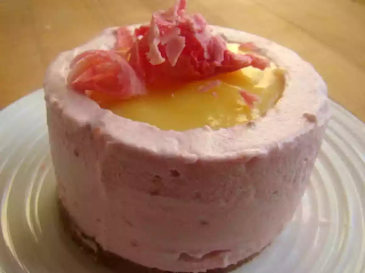 Bavarois framboise au coeur de creme citron sur biscuit au basilic - photo 2