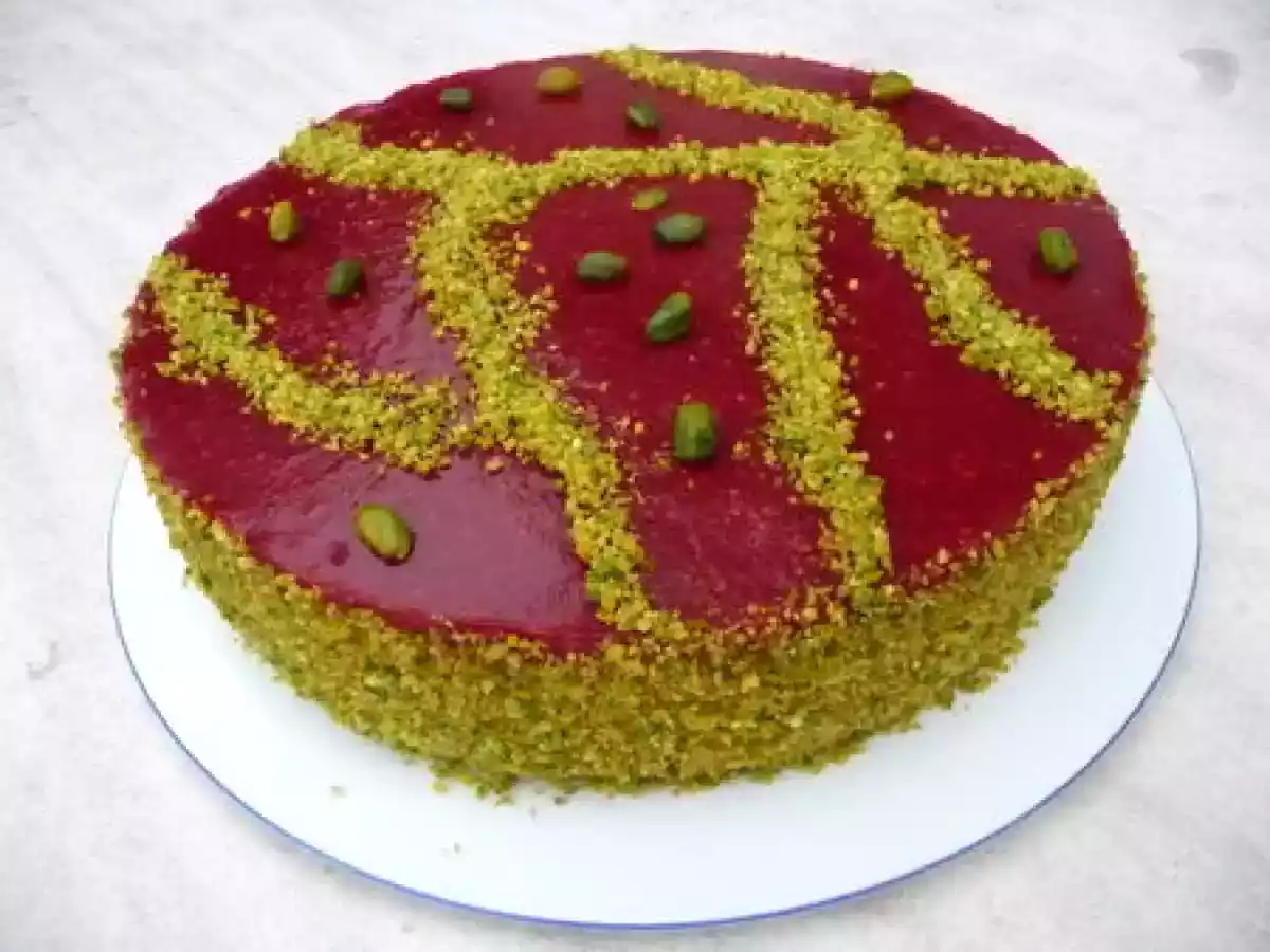 Bavarois framboise sur financier pistache