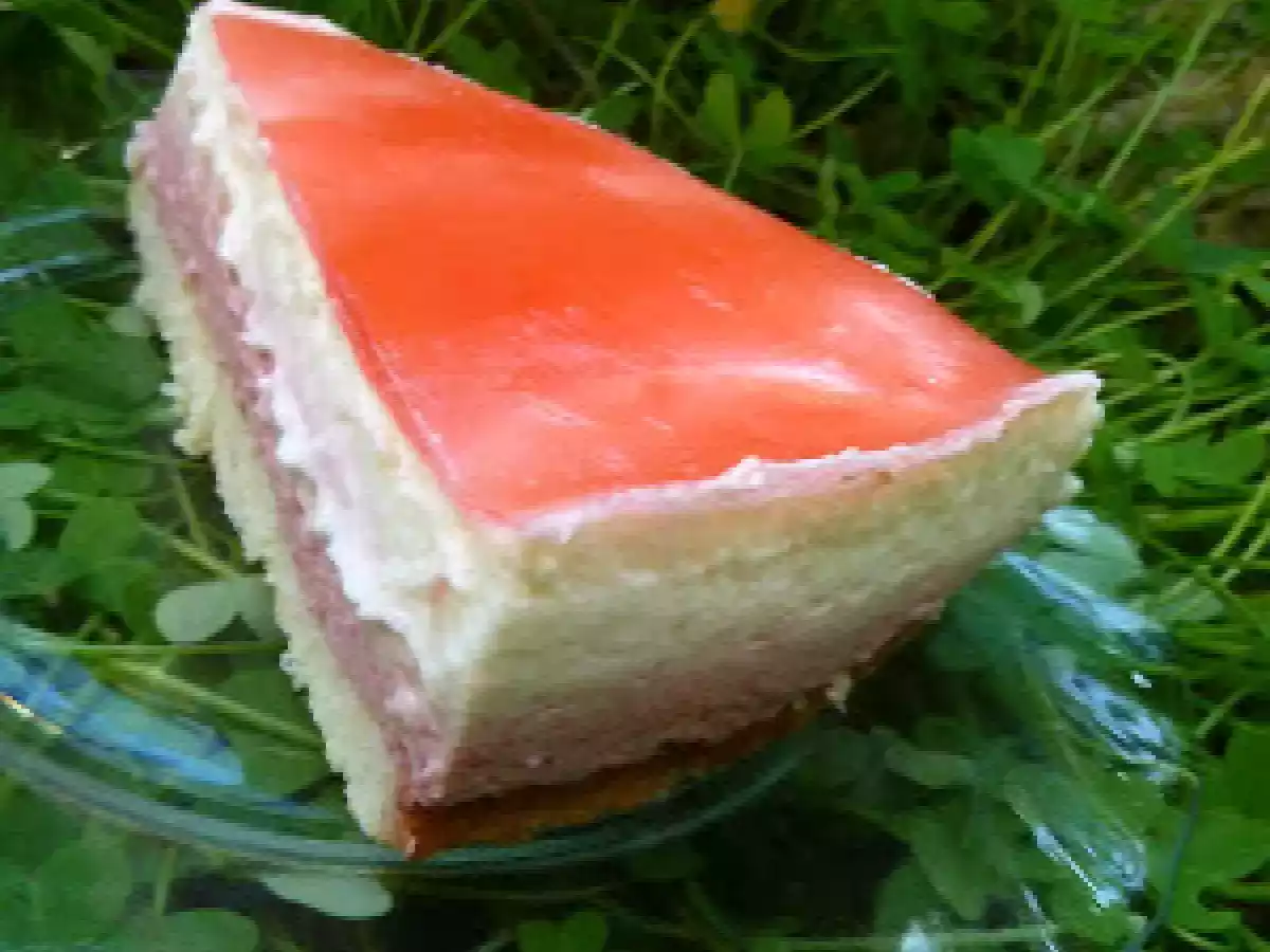 Bavarois framboise/poire sur génoise aux amandes