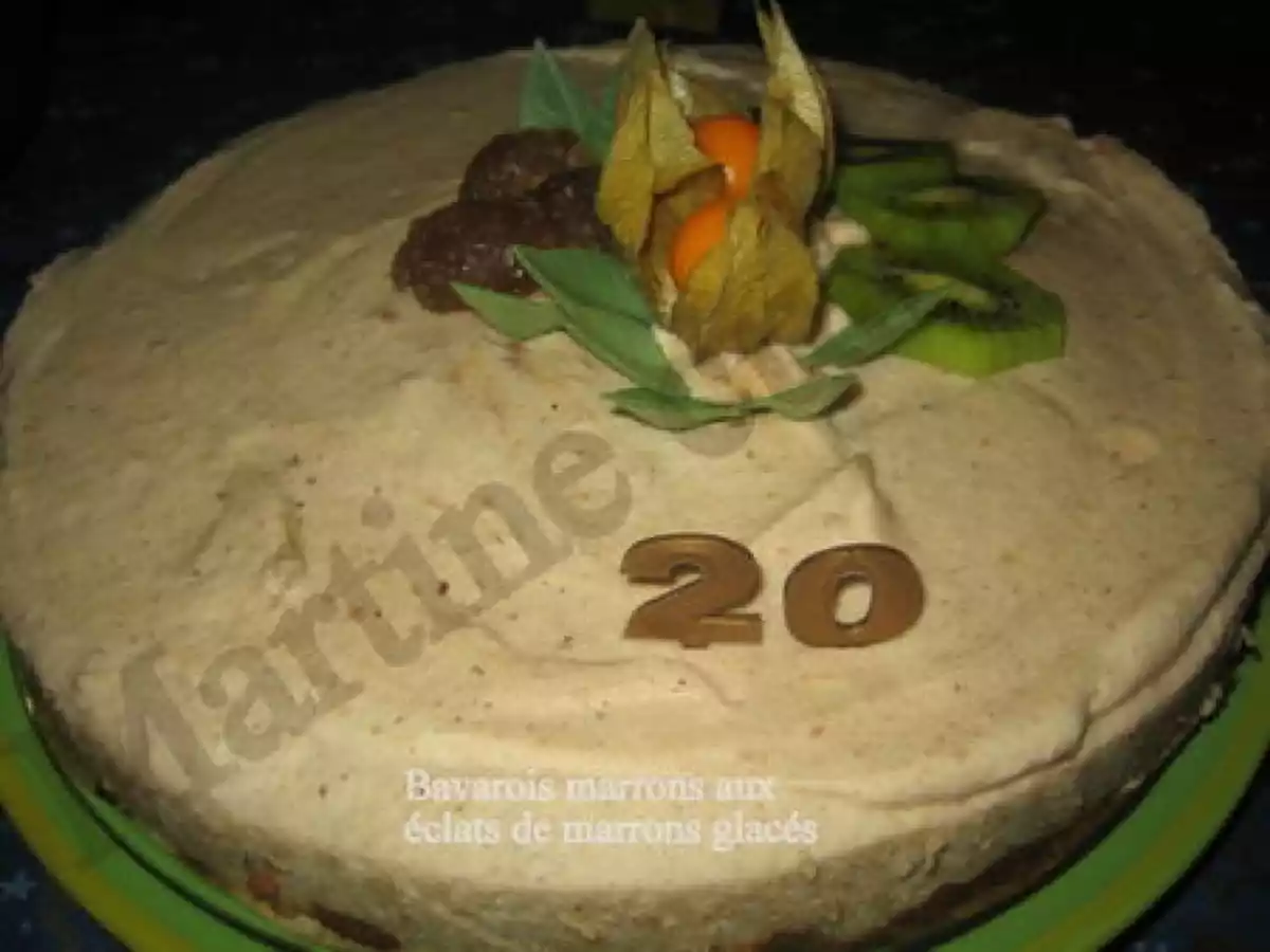 Bavarois marrons aux éclats de marrons glacés sur fond spéculos